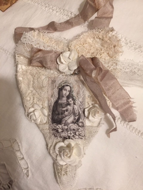 Lace Christmas Heart