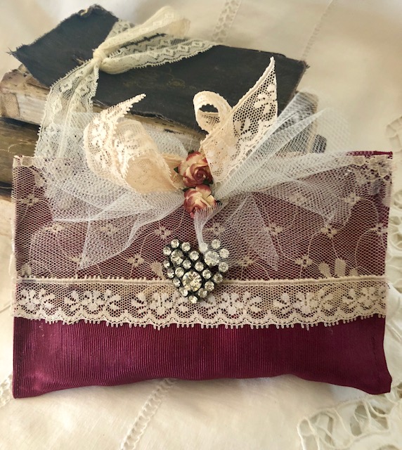 Burgundy/Lace Sachet